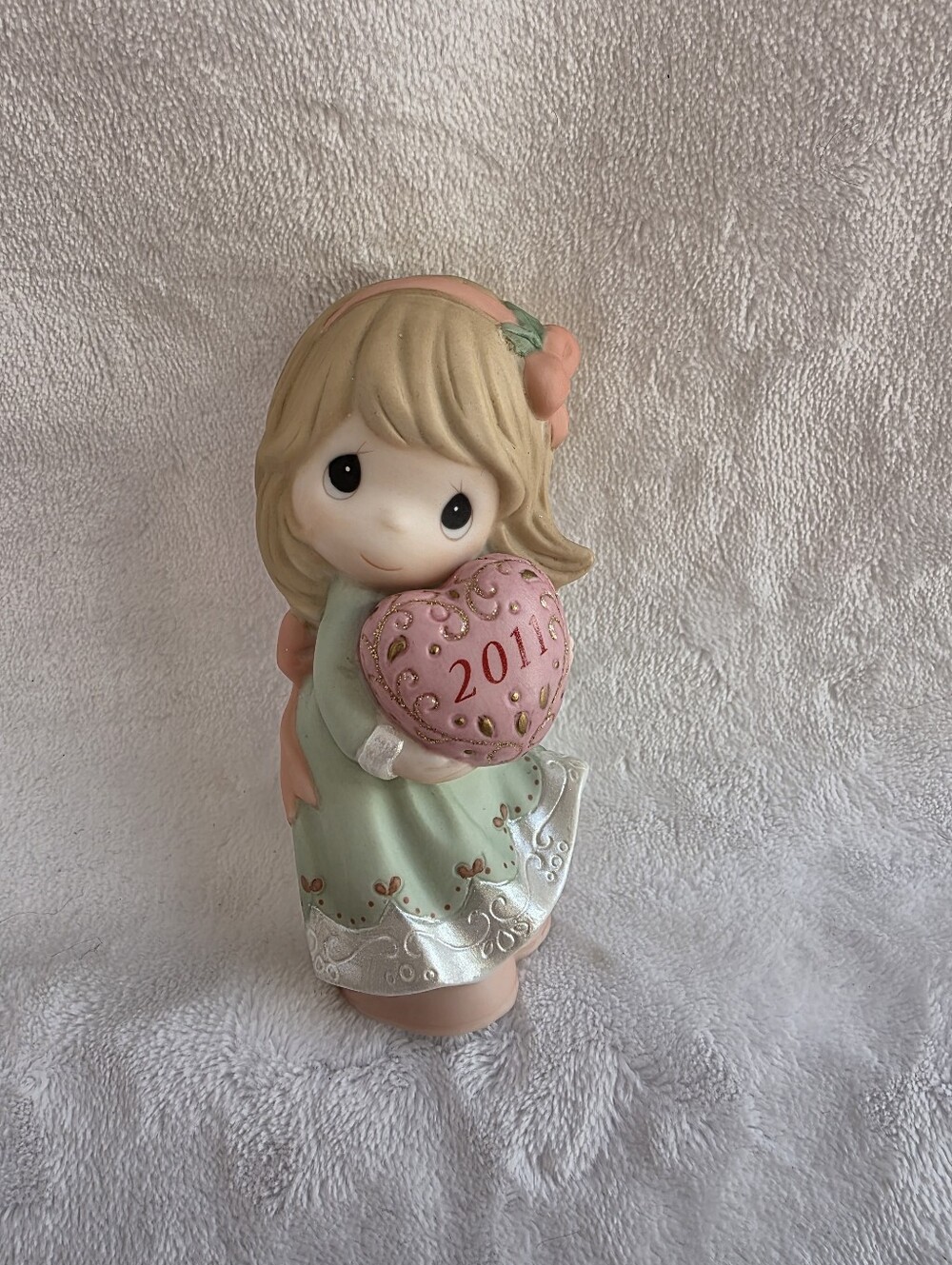 Precious Moments 2011 Figurine 'Love is the Best Gift of All' #111001